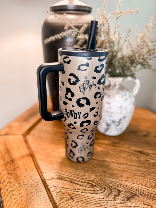 Spotted and Spurred 40oz Flip
Top Tumbler